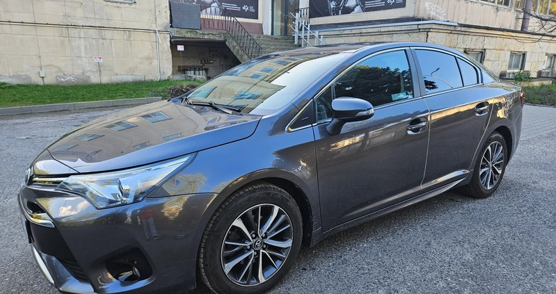 Toyota Avensis cena 69000 przebieg: 135000, rok produkcji 2016 z Warszawa małe 154